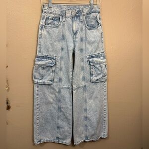 Old Navy Super Baggy Wide-Leg Cargo High Waisted Jeans Girls Size 14 Light Wash